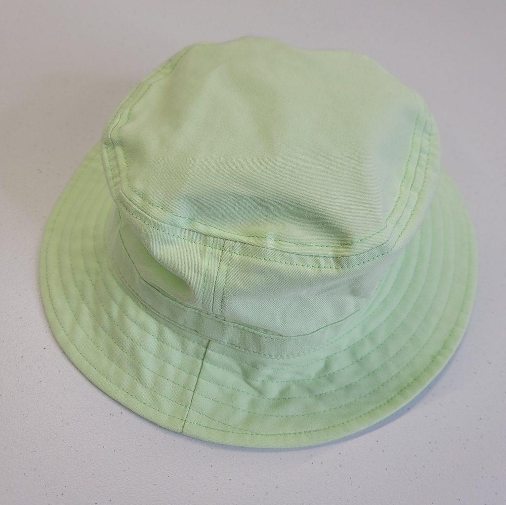 Aritzia TNA pastel green bucket hat M/L